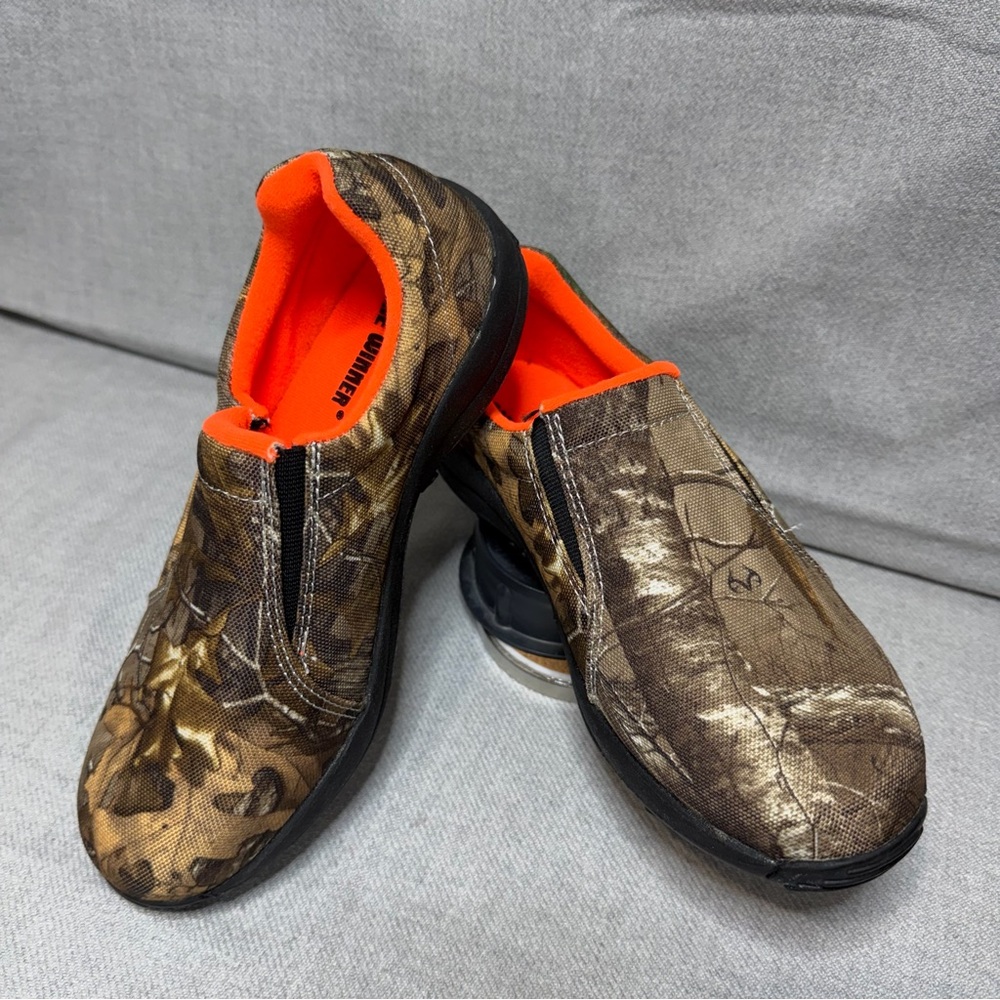 NWOT - Game Winner Slip-On Camouflage Hunting Shoes with Orange Lining Youth 4D